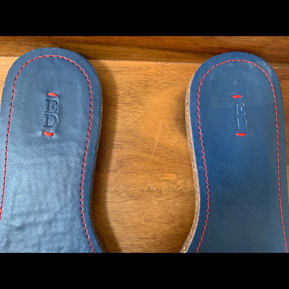 LOVE Slip On Sandals - Picture 2 of 4